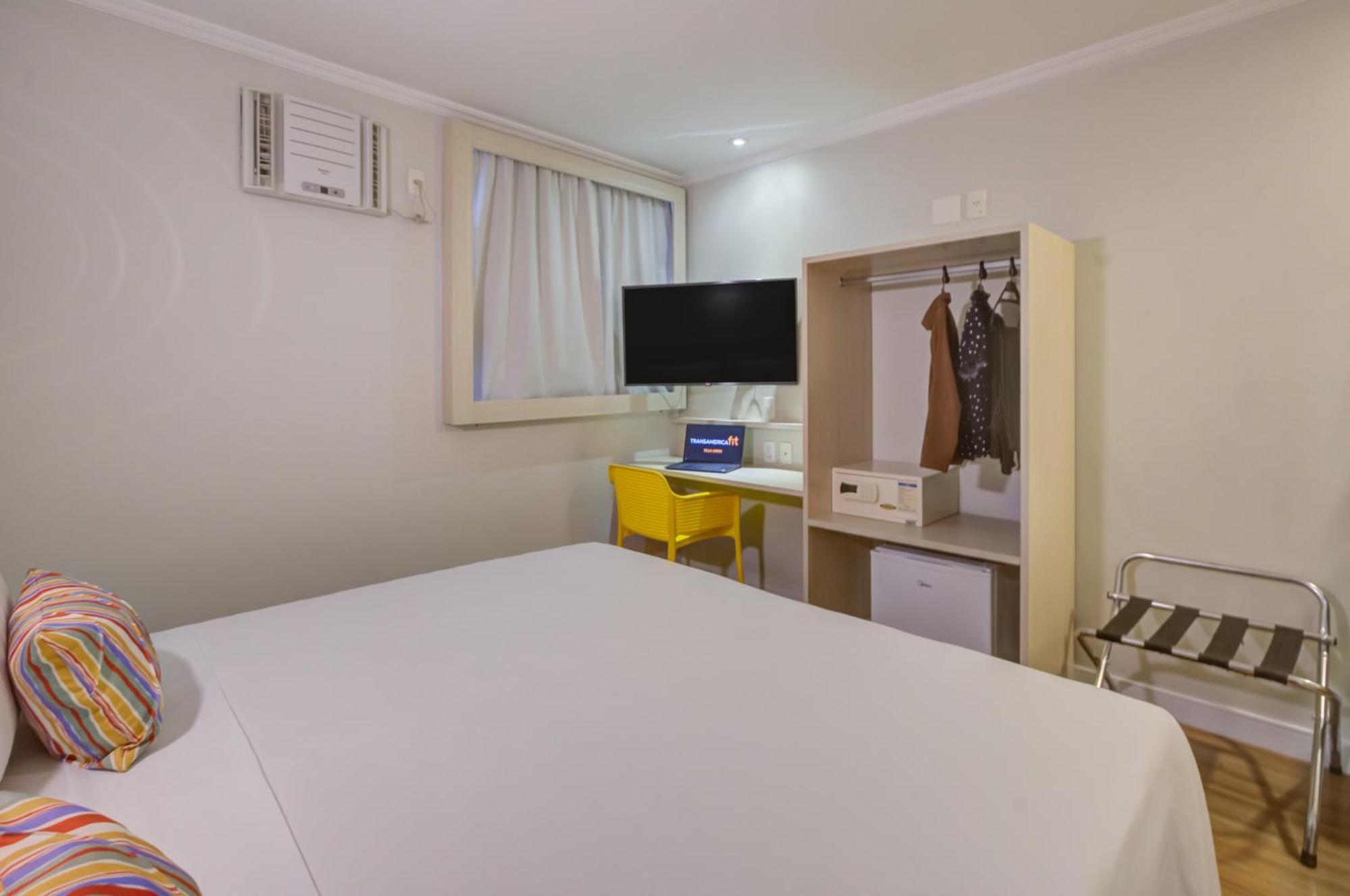 Transamerica Fit Lobos Hotel